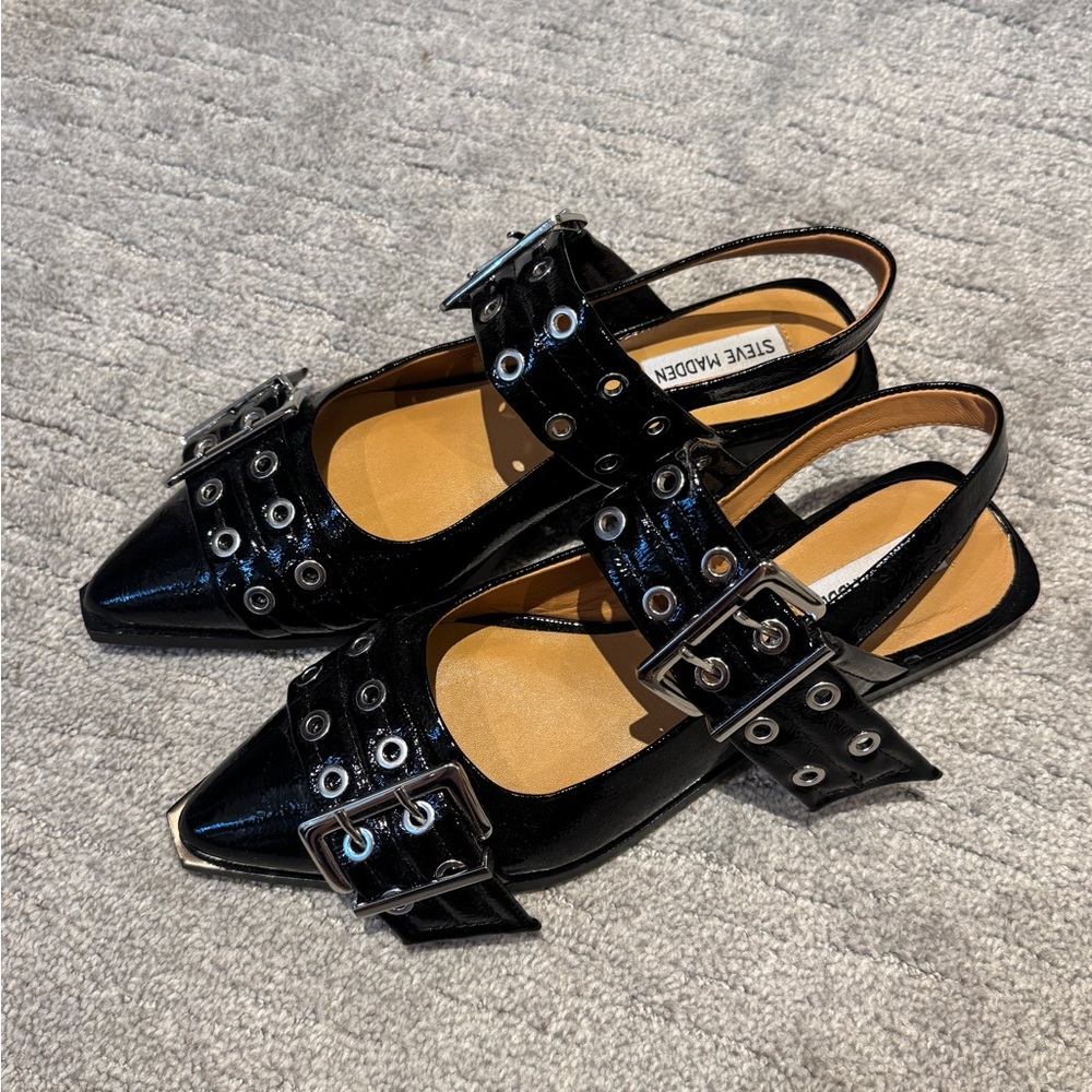 Steve Madden Black Pointed-Toe Flats with Buckle Details